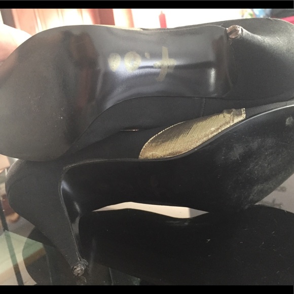 BLACK/GOLD HEELS - Picture 7 of 8